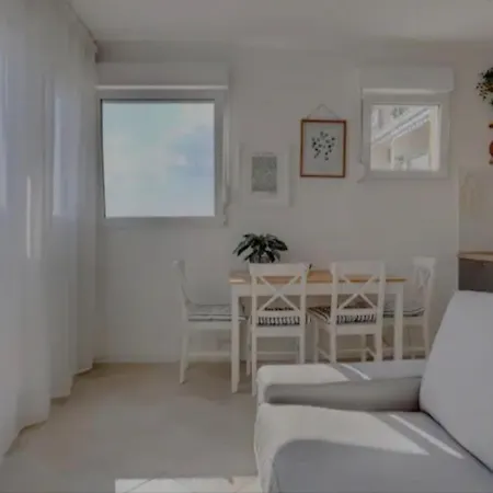 Apartment New With Sea View *